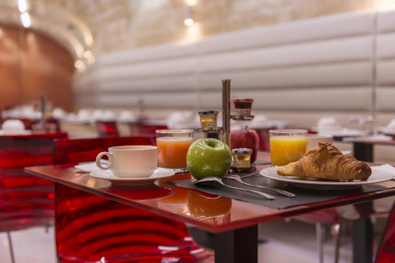 The Bon Hotel - Breakfast